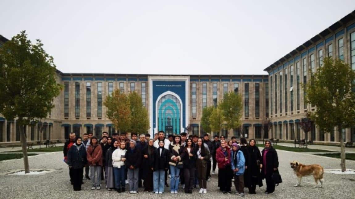Rehberlik servisiyle işbirliği halinde mesleki rehberlik çalışmaları kapsamında Ankara Yıldırım Beyazıt Üniversitesi gezisi yapıldı